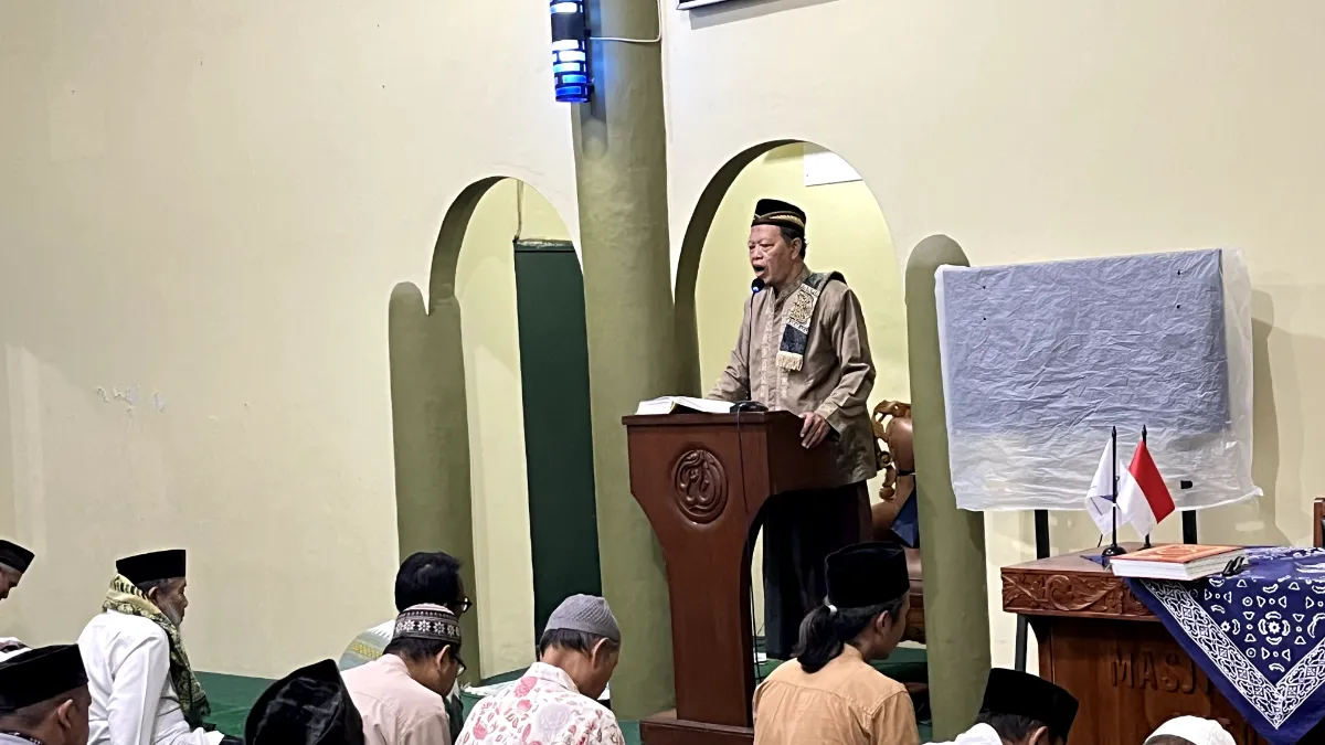 Sentuh Hati Melalui Adab dan Syukur: Ustadz Alwi Suwignyo Kupas Kitab Minhajul Muslim di Masjid As-Salam